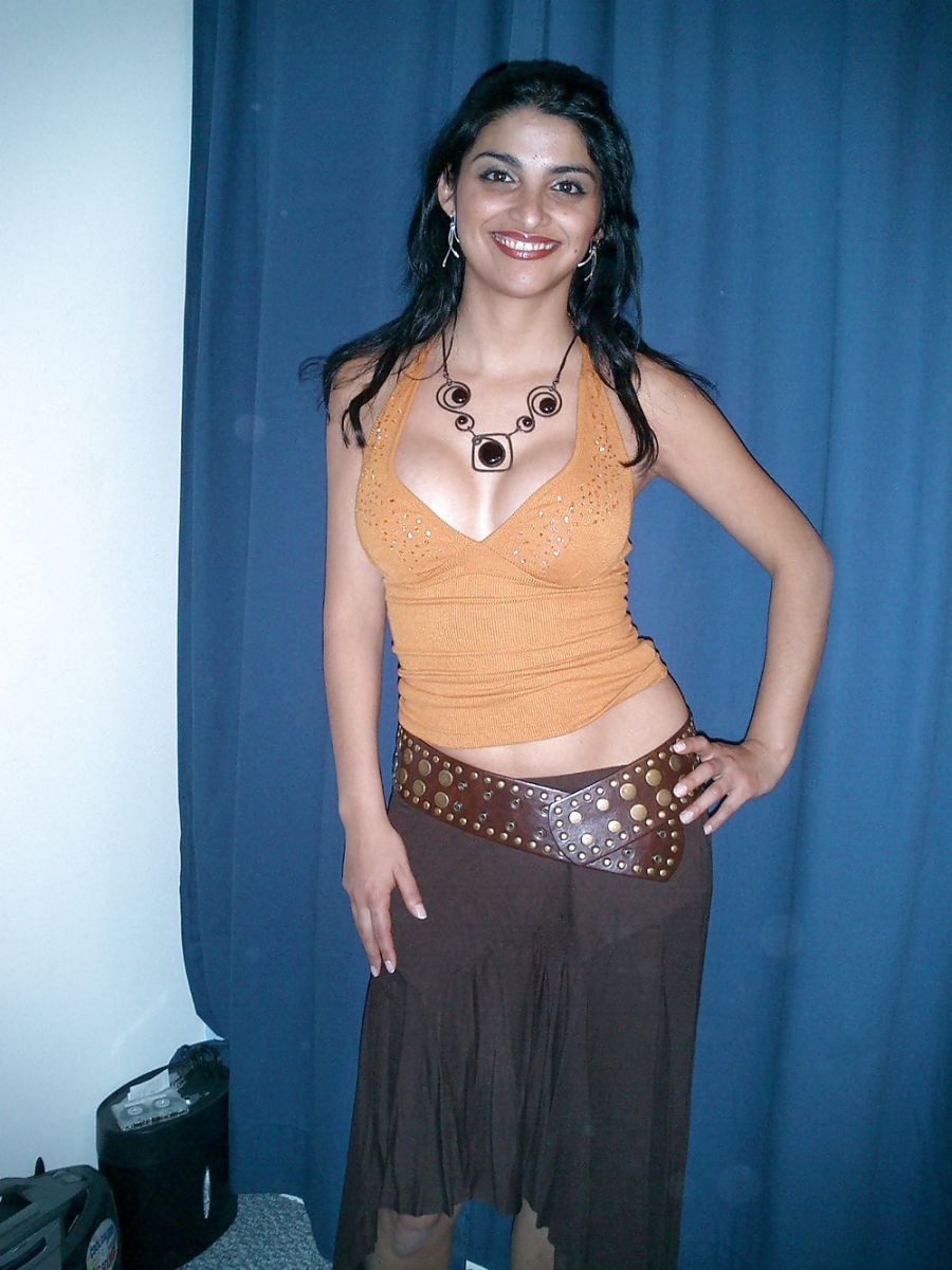 Desi model girl Anjum shown her private part front of lover’s cam