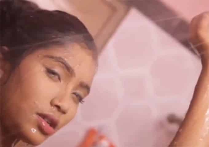 Sexy Indian nude bath video