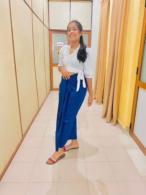 Sri Lankan slim girlfriend mirror nude selfies