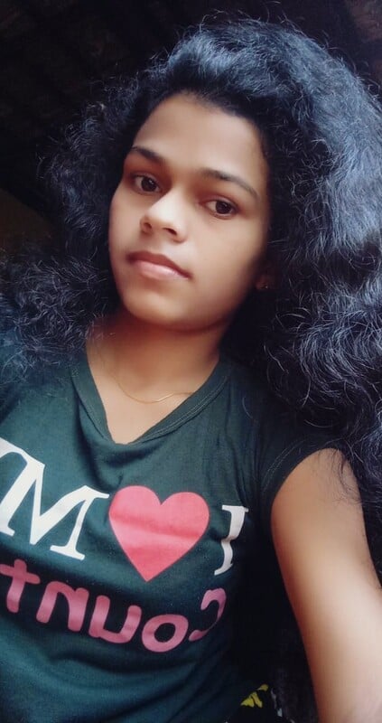 19yo college teen exposing milky boobs photos