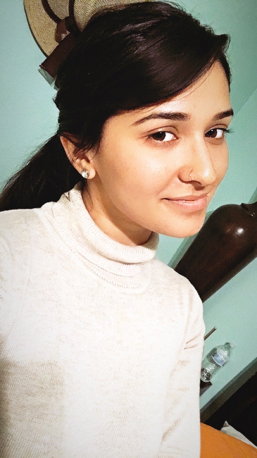 Pakistani sexy girl naked figure captured on cam