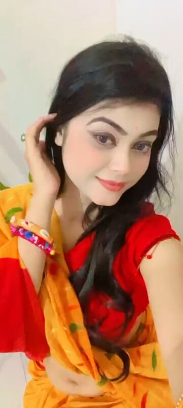 Shaved pussy sexy girl fingering and boobs show