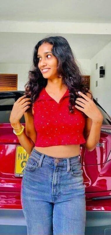 Srilankan young girl nude pussy showing hot pics