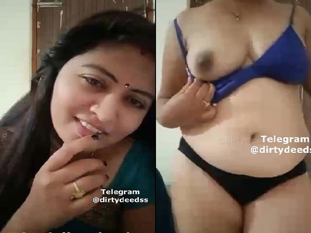 Homely housewife strips saree and shows naked boobs