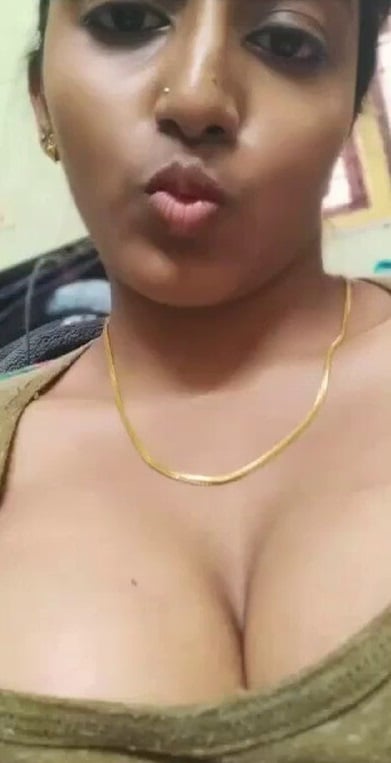 Oily boobs cam girl topless in front of private chat