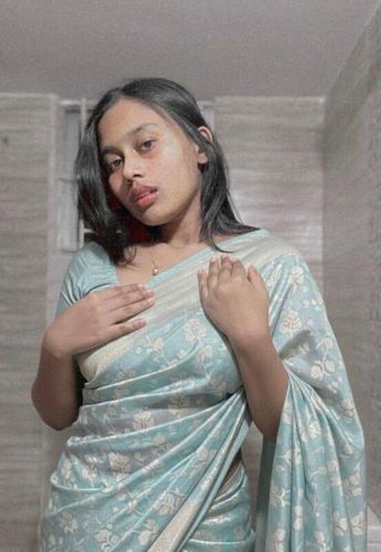 Bengali ladki ka photos shared online by her boyfriend