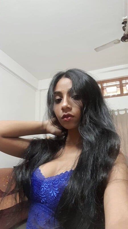 Snapchat girl naked in front of the mirror and selfies