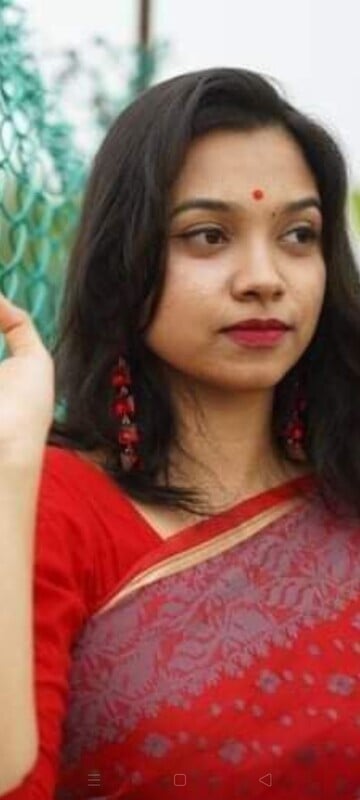 Cute girlfriend in saree strips and goes naked for sex