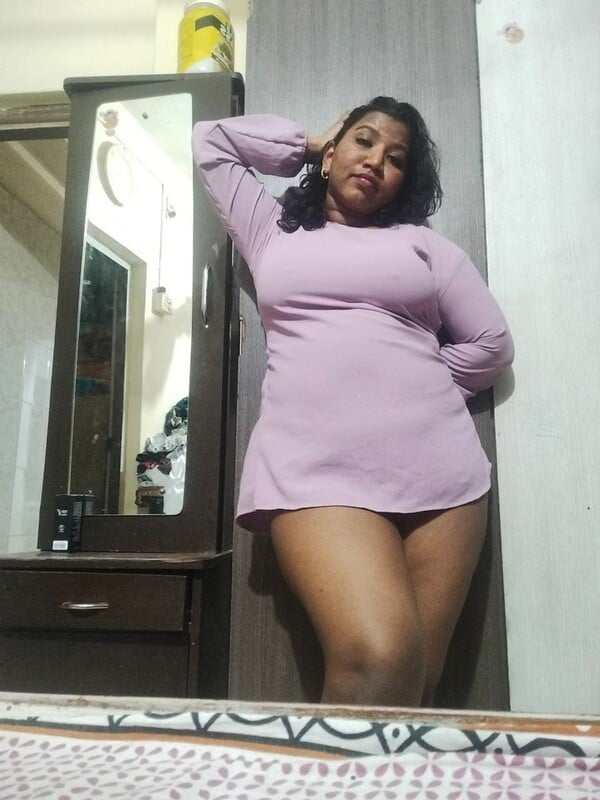 Thick thighs hot babe nude body showing unseen photos