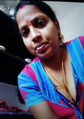 Dusky Tamil wife boobs showing before sex with lover